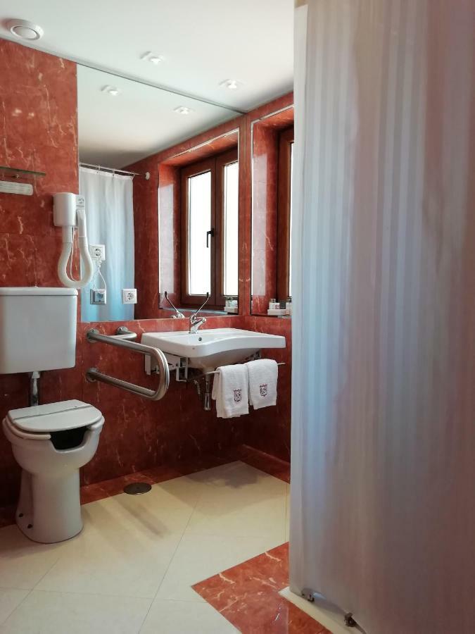 Twin Room - Disability Access,804992076:JPEG